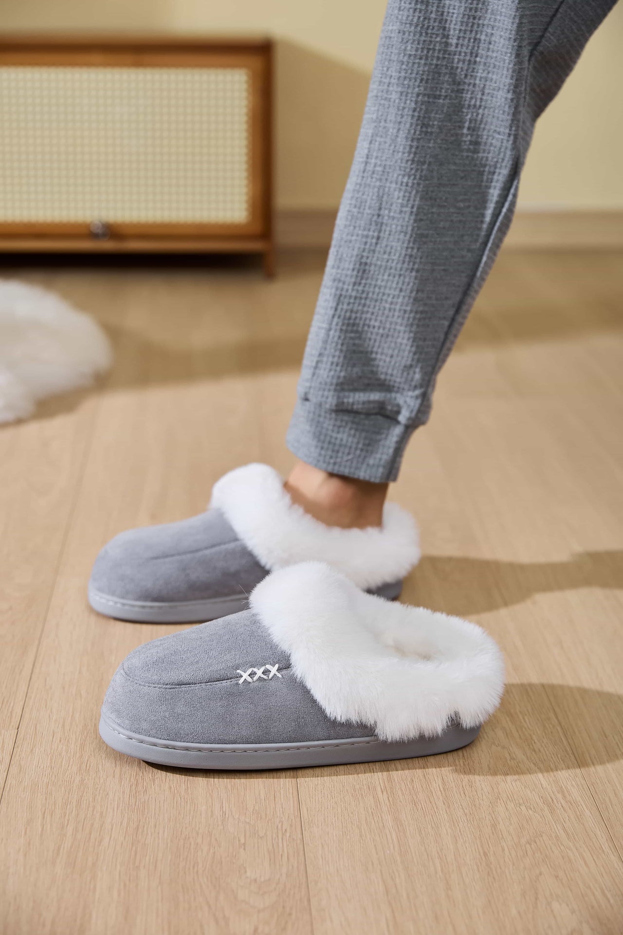 Fluff Trim Round Toe Flat Slippers