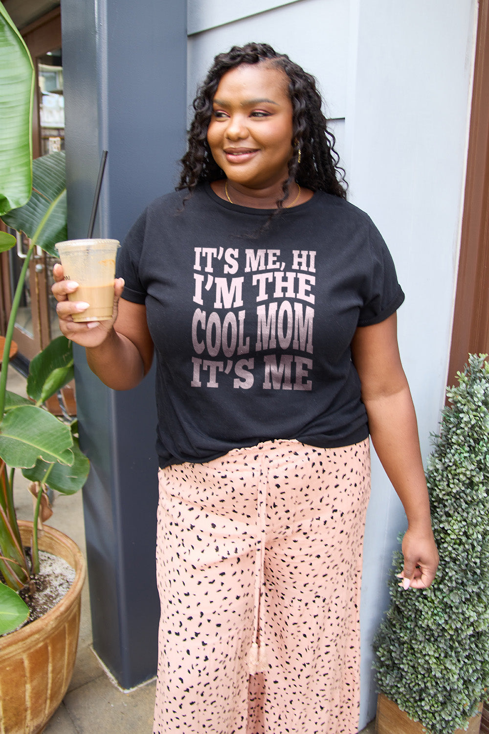 Simply Love Full Size IT'S ME,HI I'M THE COOL MOM IT'S ME Round Neck T-Shirt