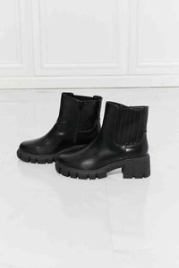Thumbnail for MMShoes What It Takes Lug Sole Chelsea Boots in Black